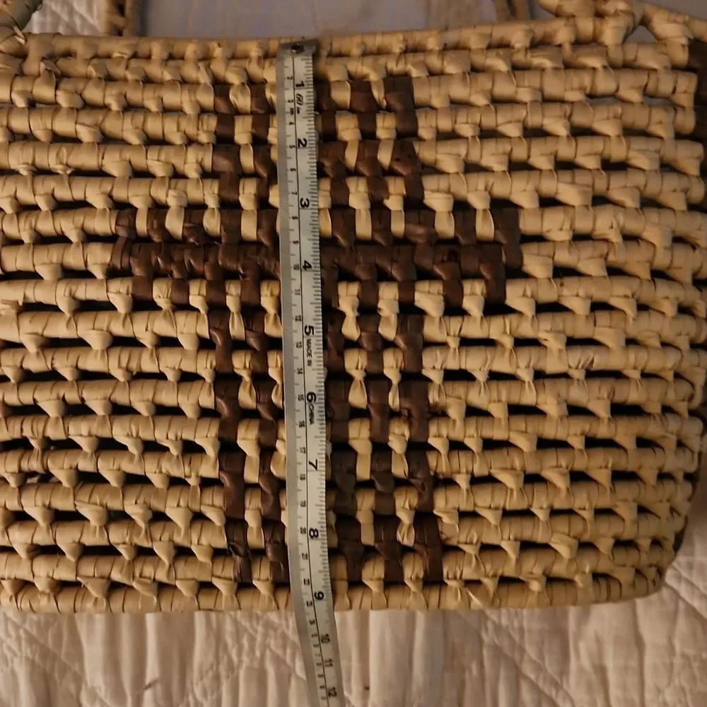 Beach Basket - Handwoven in Jamaica - Picture 6 of 8